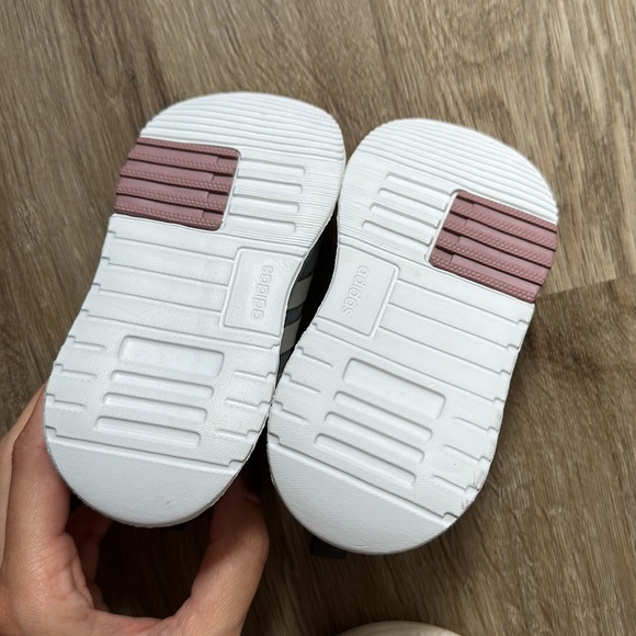 Toddler Adidas Sneaker - Picture 4 of 5